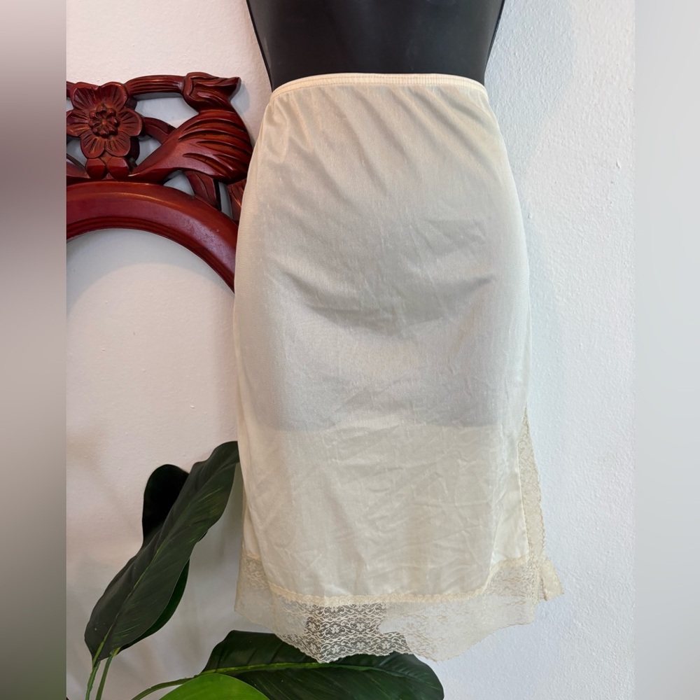 Vintage Elegant Cream Lace Slip Skirt